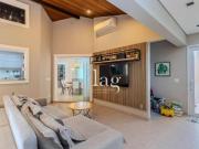 Casa com 3 quartos à venda, 300 m² por R$ 2.300.000...