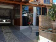 Casa com 3 Quartos e 1 banheiro à Venda, 230 m² por R$...
