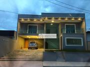 Casa com 3 Quartos e 1 banheiro à Venda, 450 m² por R$...