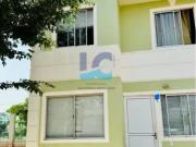 Casa com 3 Quartos e 2 banheiros à Venda, 107 m² por R$...