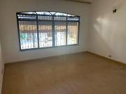Casa com 3 Quartos e 2 banheiros à Venda, 130 m² por R$...