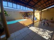Casa com 3 Quartos e 2 banheiros à Venda, 140 m² por R$...