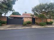 Casa com 3 Quartos e 2 banheiros à Venda, 185 m² por R$...