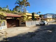 Casa com 3 Quartos e 2 banheiros à Venda, 216 m² por R$...