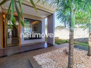 Casa com 3 Quartos e 2 banheiros à Venda, 220 m² por R$...