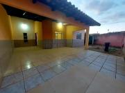 Casa com 3 Quartos e 2 banheiros à Venda, 226 m² por R$...
