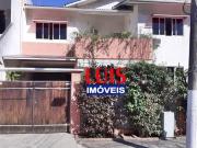 Casa com 3 Quartos e 2 banheiros à Venda, 230 m² por R$...