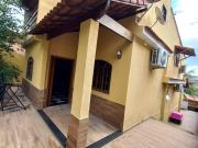 Casa com 3 Quartos e 2 banheiros à Venda, 230 m² por R$...