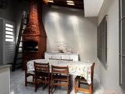 Casa com 3 Quartos e 2 banheiros à Venda, 233 m² por R$...