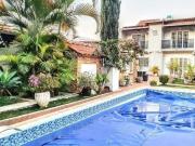 Casa com 3 Quartos e 2 banheiros à Venda, 267 m² por R$...