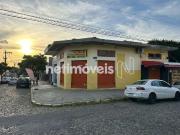 Casa com 3 Quartos e 2 banheiros à Venda, 375 m² por R$...