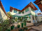 Casa com 3 Quartos e 2 banheiros à Venda, 414 m² por R$...