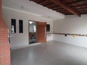 Casa com 3 Quartos e 2 banheiros à Venda, 84 m² por R$...