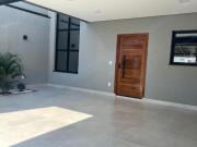 Casa com 3 quartos e 2 vagas de garagem no Jardim Monte...