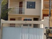 Casa com 3 Quartos e 3 banheiros à Venda, 110 m² por R$...
