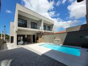 Casa com 3 Quartos e 3 banheiros à Venda, 136 m² por R$...