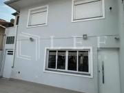 Casa com 3 Quartos e 3 banheiros à Venda, 140 m² por R$...
