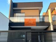 Casa com 3 Quartos e 3 banheiros à Venda, 150 m² por R$...