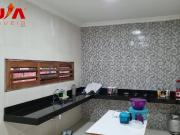 Casa com 3 Quartos e 3 banheiros à Venda, 170 m² por R$...