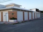 Casa com 3 Quartos e 3 banheiros à Venda, 220 m² por R$...