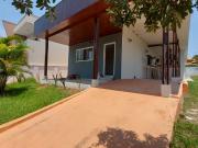 Casa com 3 Quartos e 3 banheiros à Venda, 225 m² por R$...