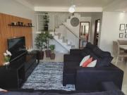 Casa com 3 Quartos e 3 banheiros à Venda, 239 m² por R$...