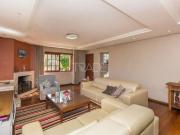Casa com 3 Quartos e 3 banheiros à Venda, 246 m² por R$...