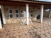 Casa com 3 Quartos e 3 banheiros à Venda, 250 m² por R$...