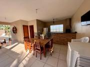 Casa com 3 Quartos e 3 banheiros à Venda, 274 m² por R$...