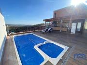 Casa com 3 Quartos e 3 banheiros à Venda, 450 m² por R$...