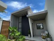Casa com 3 Quartos e 3 banheiros à Venda, 90 m² por R$...