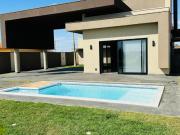 Casa com 3 quartos e 3 banheiros à Venda, por R$...