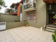 Casa com 3 Quartos e 4 banheiros à Venda, 150 m² por R$...
