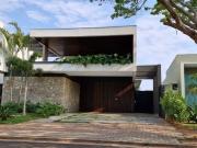 Casa com 3 Quartos e 4 banheiros à Venda, 200 m² por R$...