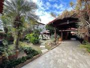 Casa com 3 Quartos e 4 banheiros à Venda, 200 m² por R$...
