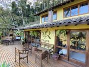 Casa com 3 Quartos e 4 banheiros à Venda, 210 m² por R$...