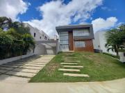 Casa com 3 Quartos e 4 banheiros à Venda, 238 m² por R$...