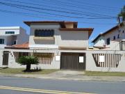 Casa com 3 Quartos e 4 banheiros à Venda, 245 m² por R$...