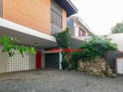 # Casa com 3 Quartos e 4 banheiros à Venda, 256 m² por...