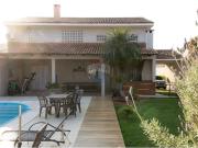 Casa com 3 Quartos e 4 banheiros à Venda, 297 m² por R$...