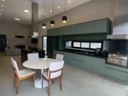 Casa com 3 Quartos e 4 banheiros à Venda, 315 m² por R$...