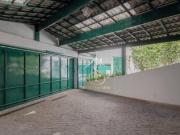 Casa com 3 Quartos e 4 banheiros à Venda, 318 m² por R$...