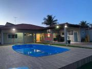 Casa com 3 Quartos e 4 banheiros à Venda, 350 m² por R$...