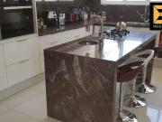 Casa com 3 Quartos e 4 banheiros à Venda, 350 m² por R$...