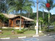 Casa com 3 Quartos e 4 banheiros à Venda, 400 m² por R$...