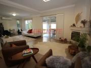 Casa com 3 Quartos e 5 banheiros à Venda, 237 m² por R$...