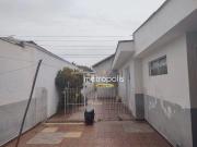 Casa com 3 Quartos e 5 banheiros à Venda, 250 m² por R$...