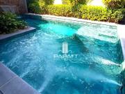 Casa com 3 Quartos e 5 banheiros à Venda, 250 m² por R$...