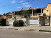 Casa com 3 Quartos e 5 banheiros à Venda, 275 m² por R$...