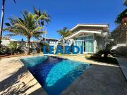 Casa com 3 Quartos e 5 banheiros à Venda, 318 m² por R$...